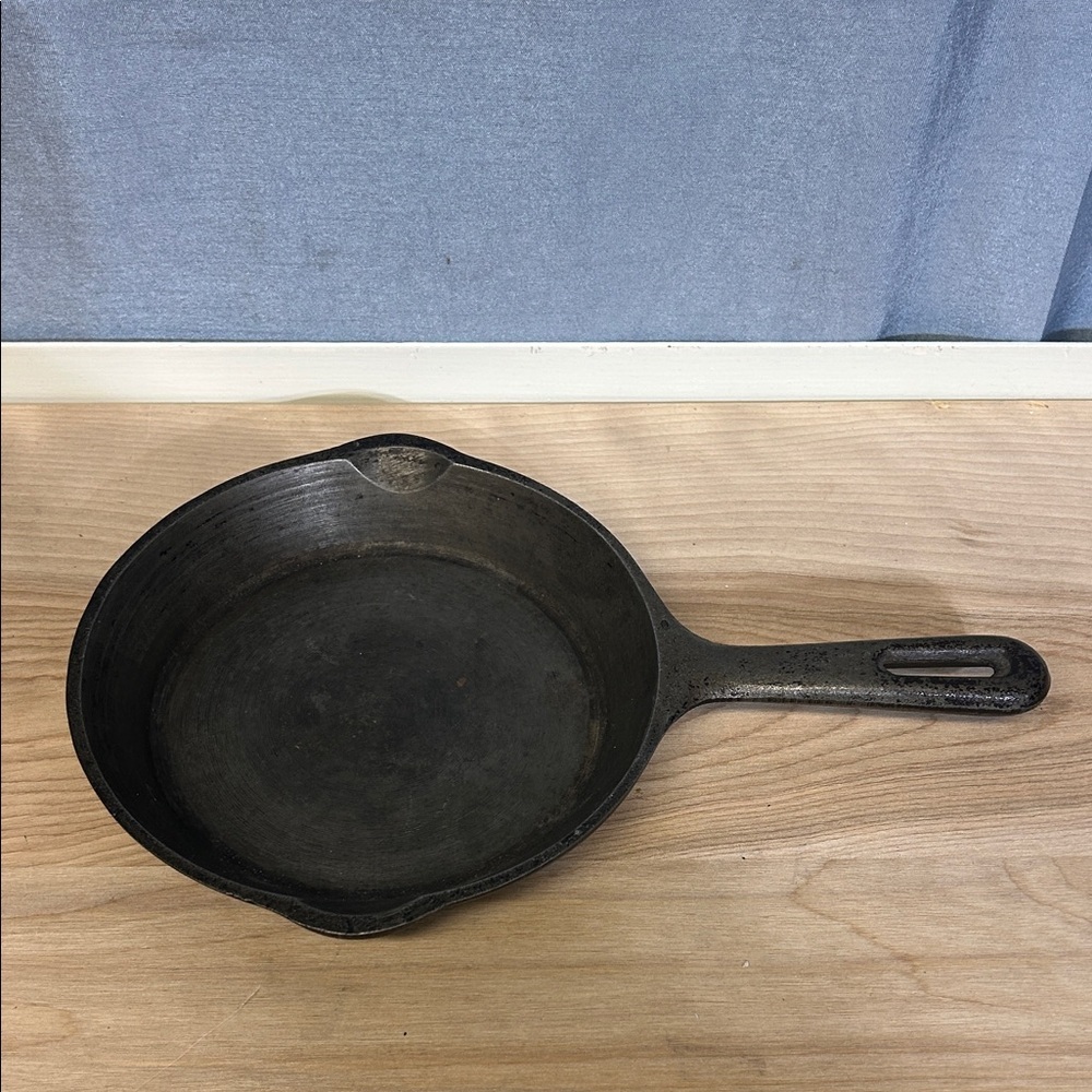 Vintage Cast Iron Skillet 6 1/2 Inch Made In Taiwan Double Scout